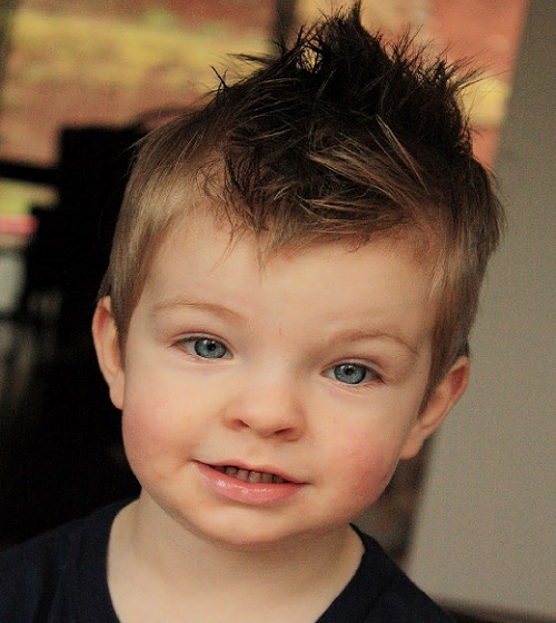 10 Coolest Fohawk Hairstyles for Little Boys [2024]