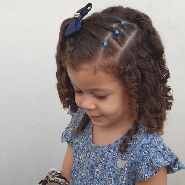 21 Cute Hairstyles for Little Girls With Curly Hair – Child Insider