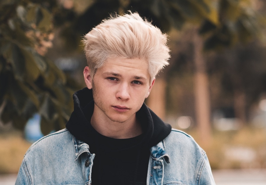 straight blonde hairstyle for teenage boys