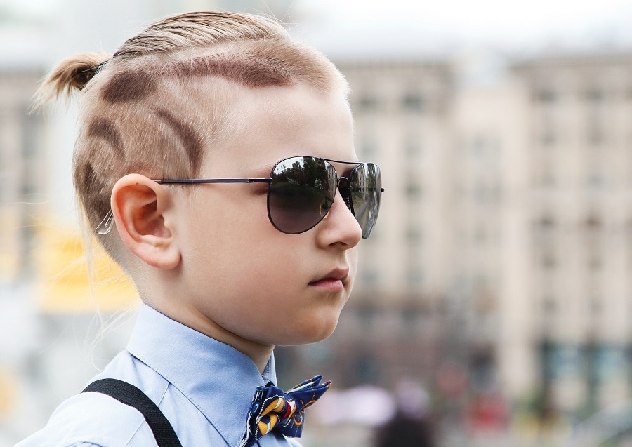 straight hairstyle for boys with design